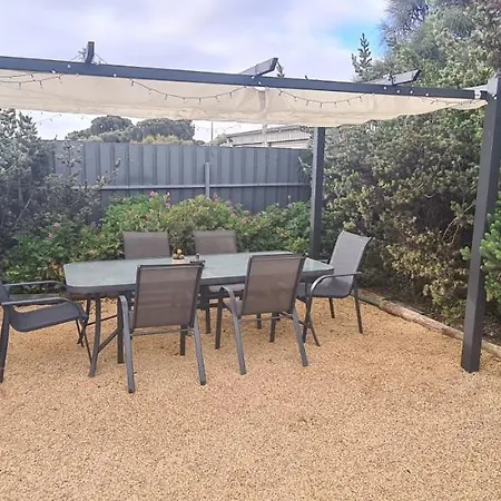 Coorong Lakeside Cottage Meningie Exterior photo